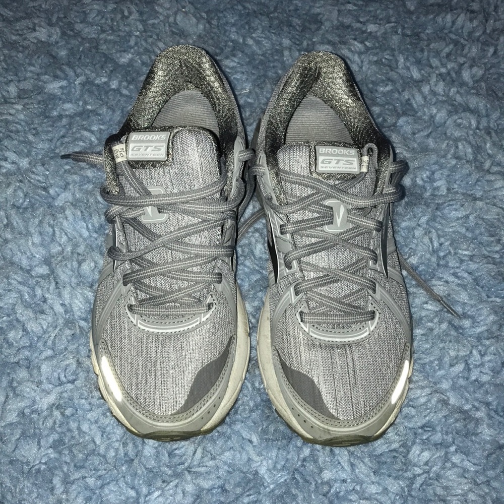 Brooks GTS Seventeen running shoes